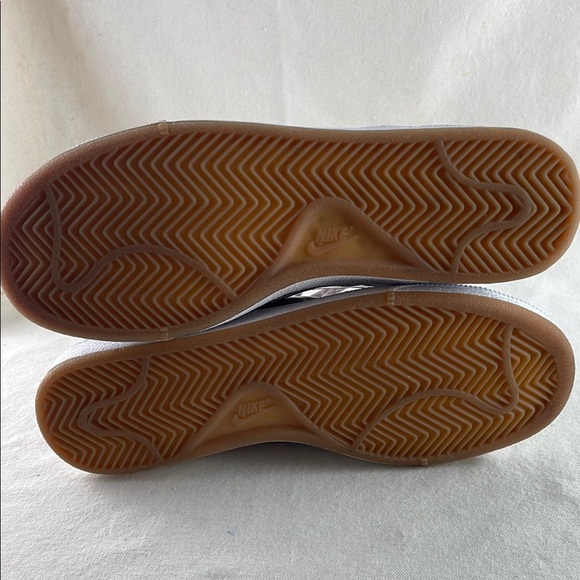 Nike Women's Pink Sneakers Size 8.5 - Picture 7 of 7